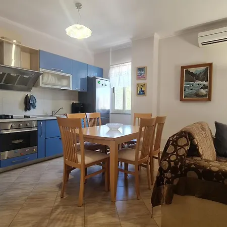 Family Vacation Big House Apartment *