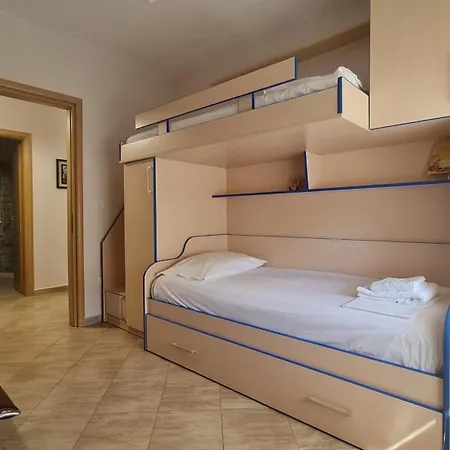Family Vacation Big House Apartment