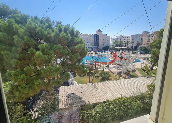 Family Vacation Big House Appartamento Durrës